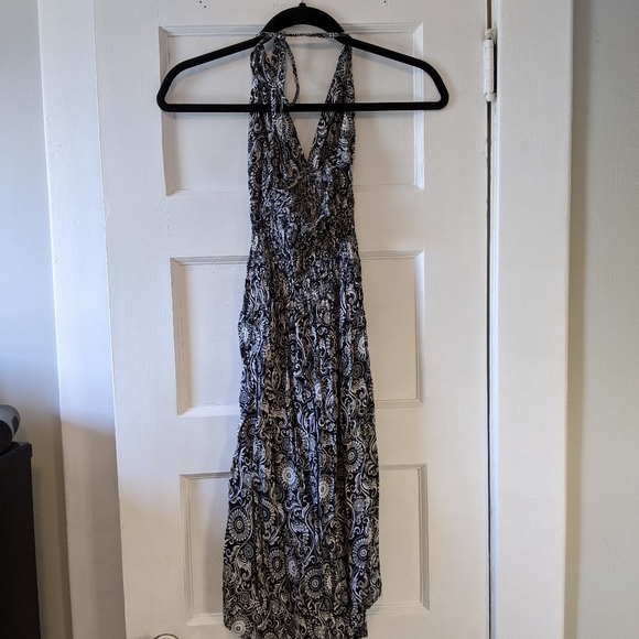 Flowy black and white backless summer dress - Picture 4 of 5